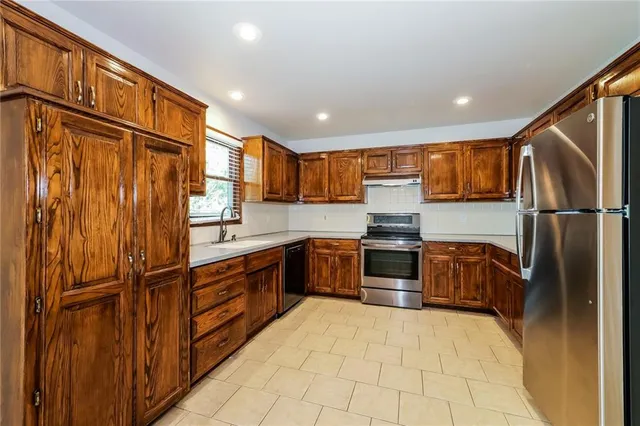 $2,560 | 1321 Northeast Quail Walk Drive, Blue Springs, MO 64014