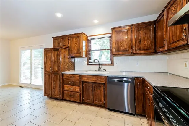 $2,560 | 1321 Northeast Quail Walk Drive, Blue Springs, MO 64014