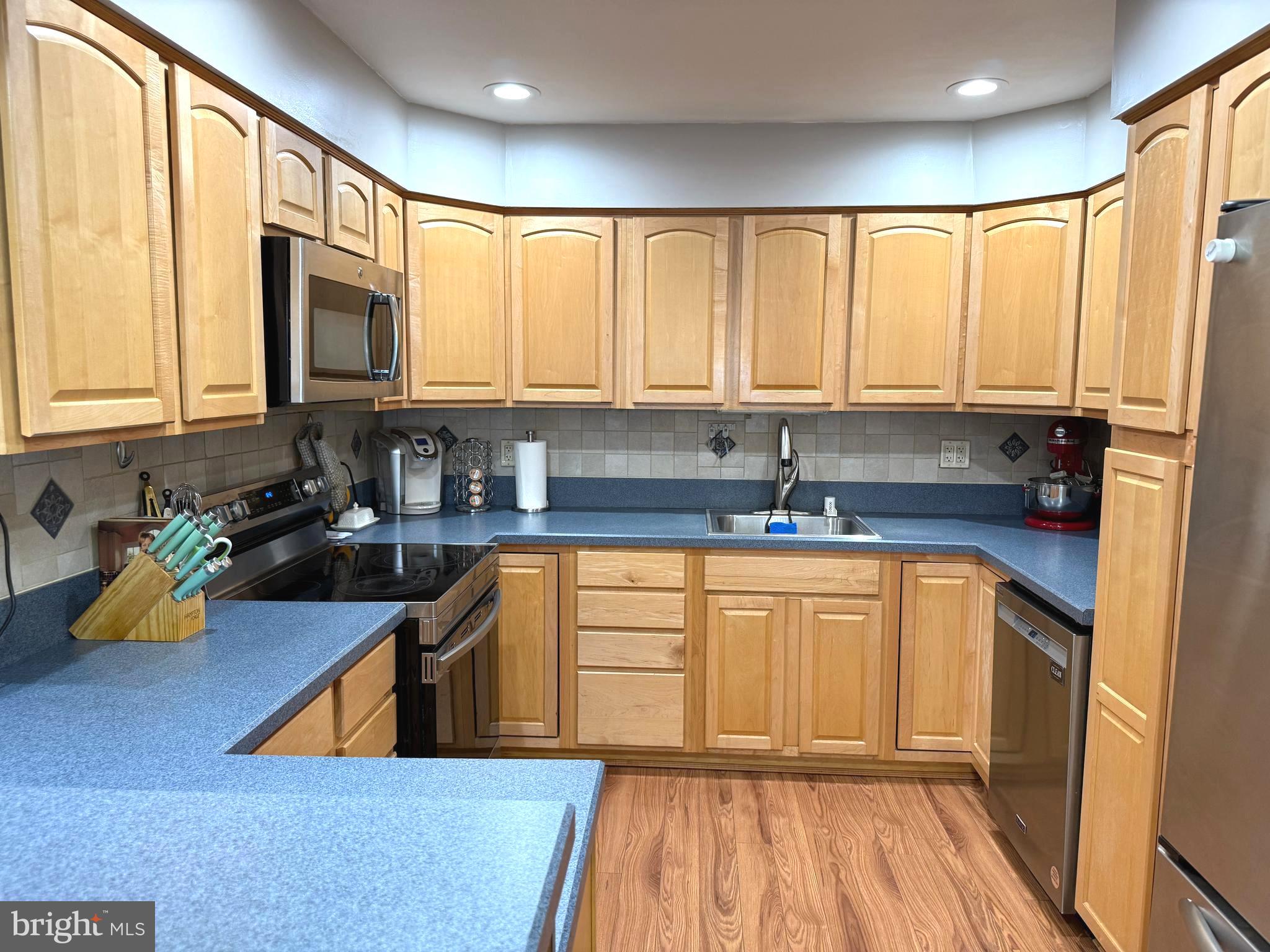81 Queen Lily Road Levittown, PA 19057 - Photo 15 of 47