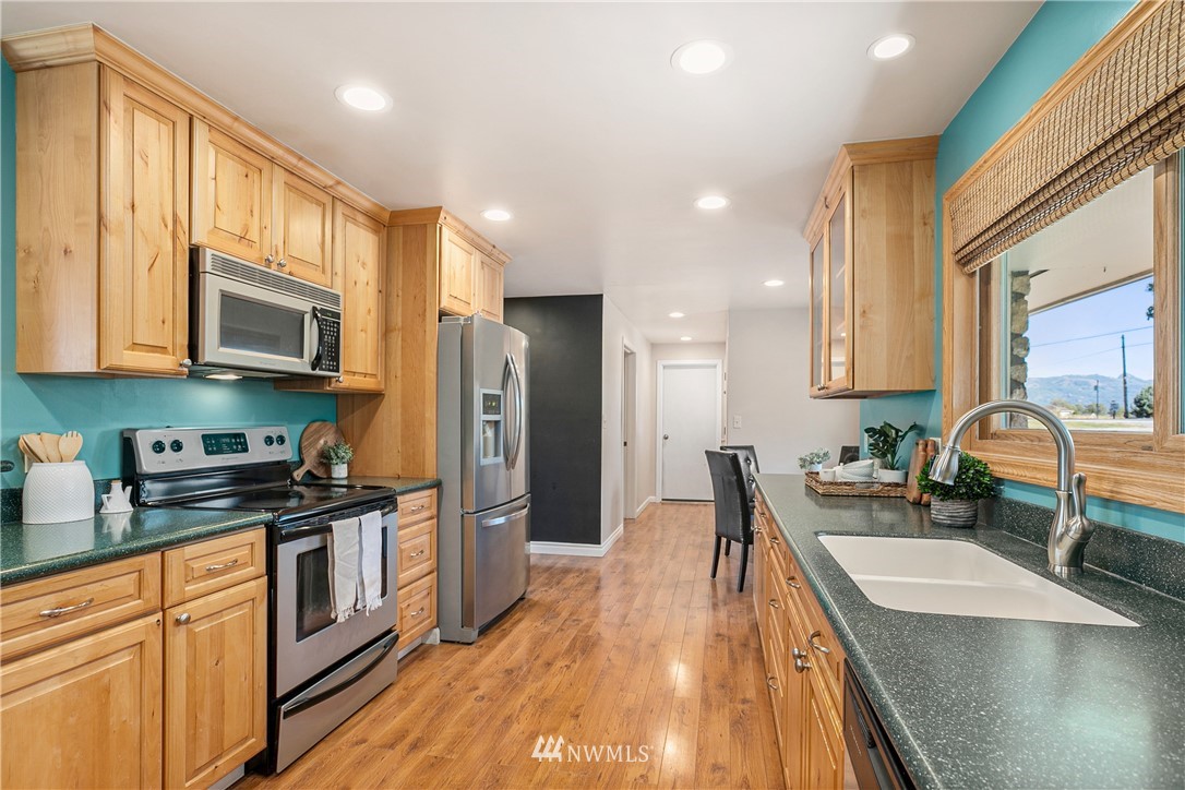3317 Swan Road Mount Vernon, WA 98273 - Photo 10 of 40 Gallery Image 10