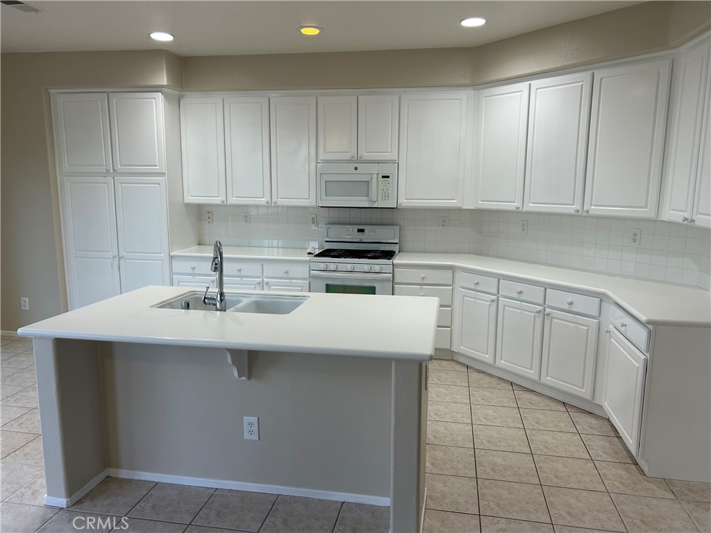 20829 Kingston Lane Riverside, CA 92508 - Photo 6 of 11