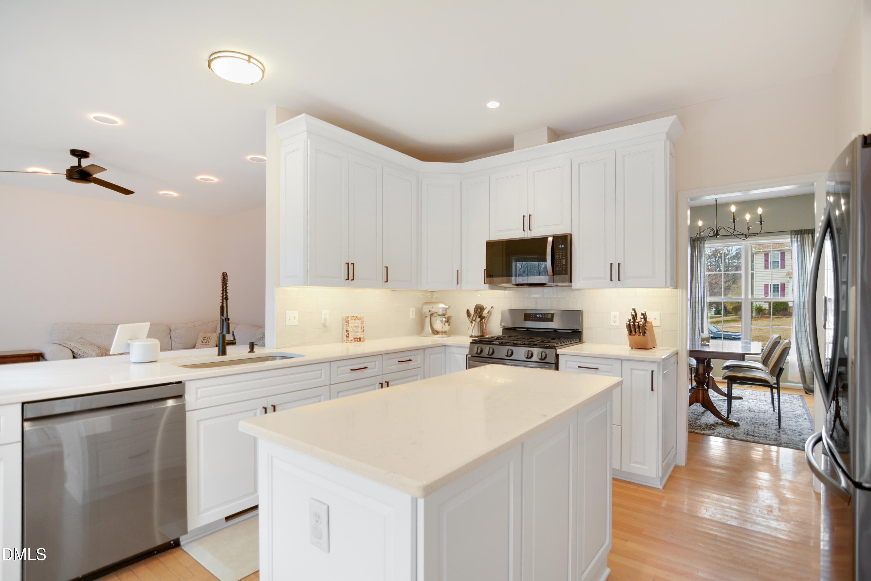 5309 Antebellum Road Raleigh, NC 27606 - Photo 11 of 31 06