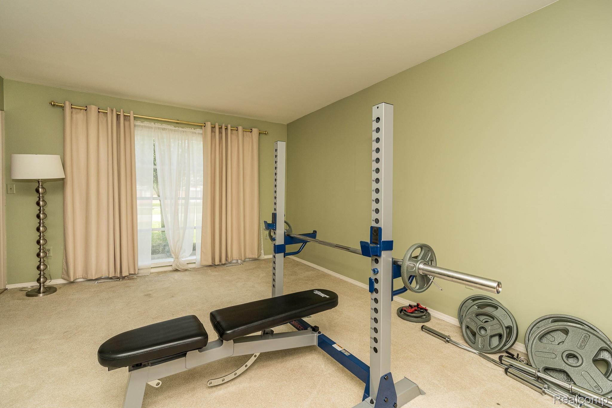 2802 Sandhurst Rochester, MI 48307 - Photo 12 of 24 2802 Sandhurst MLS-W005.jpg