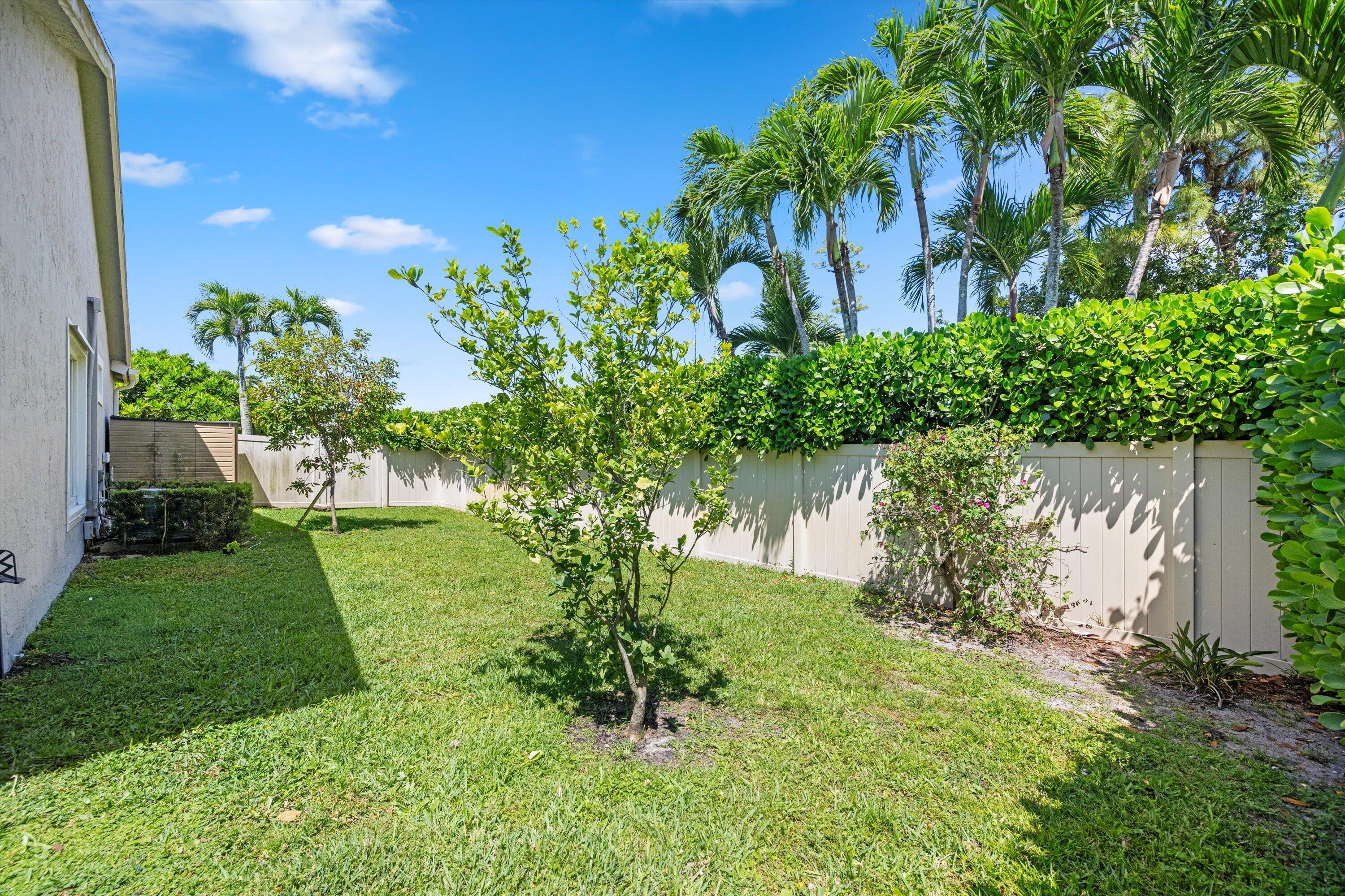 1110 Aviary Road Wellington, FL 33414 - Photo 40 of 51 patio/backyard