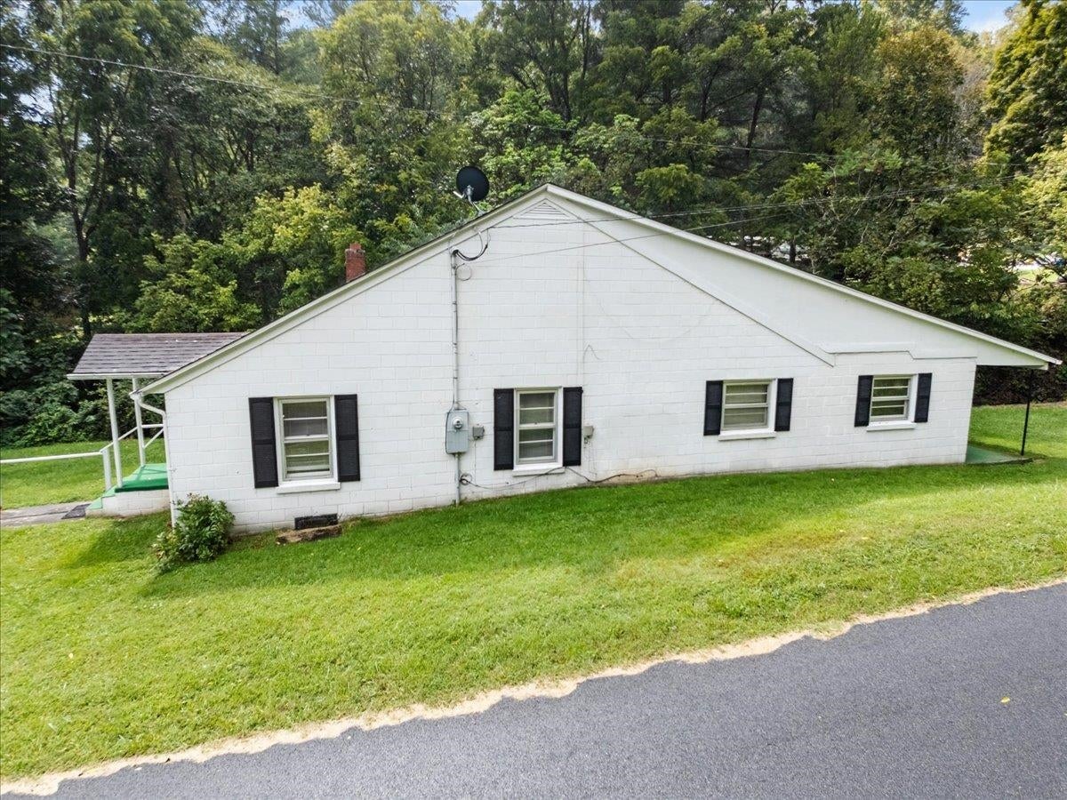 124 Big Branch Hollow Road Pembroke, VA 24136 - Photo 20 of 39 Gallery Image 20