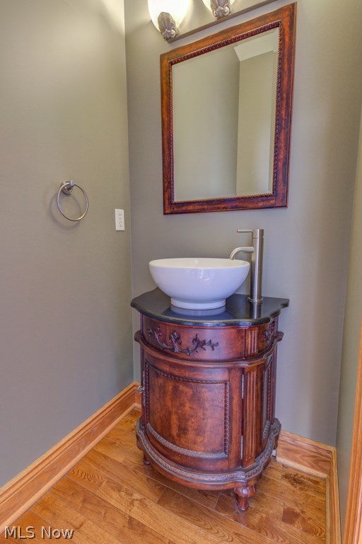 27590 Weaver Road East Rochester, OH 44625 - Photo 13 of 26 Main Floor half bath.
