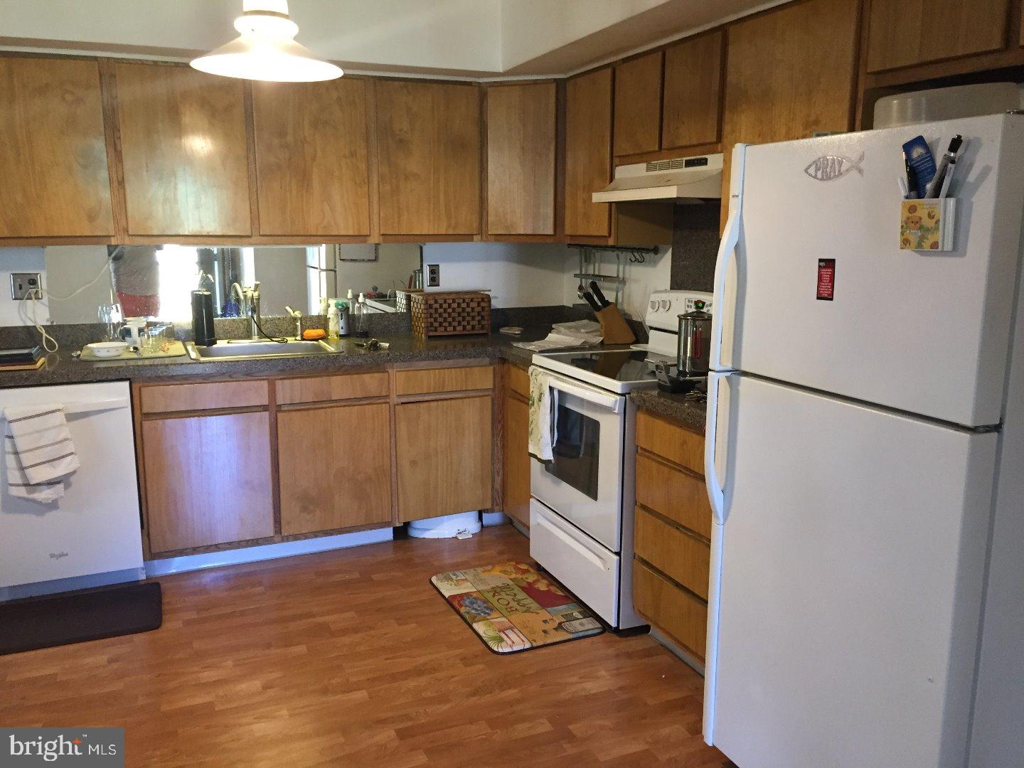 71 Colonial Square Place Lindenwold, NJ 08021 - Photo 3 of 6 Kitchen