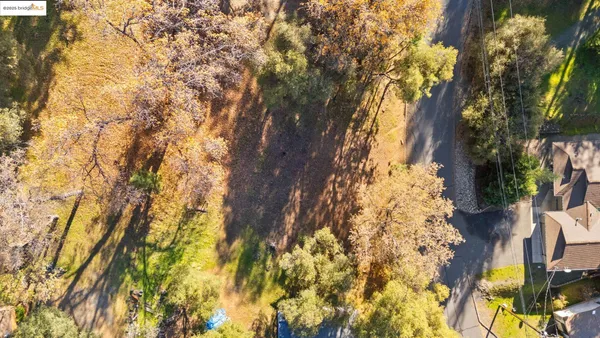 a view of yard with seating area
