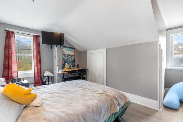 $329,990 | 237 2nd New Hampshire Turnpike, Hillsborough, NH 03244