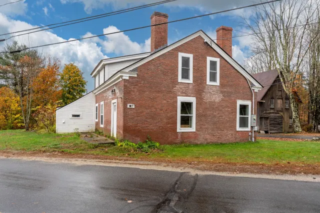 $329,990 | 237 2nd New Hampshire Turnpike, Hillsborough, NH 03244