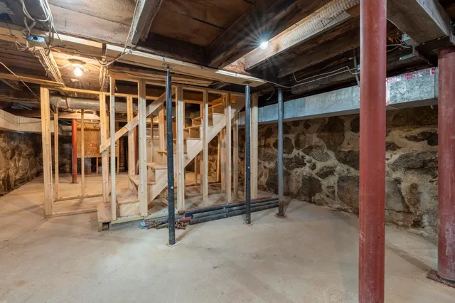 $329,990 | 237 2nd New Hampshire Turnpike, Hillsborough, NH 03244