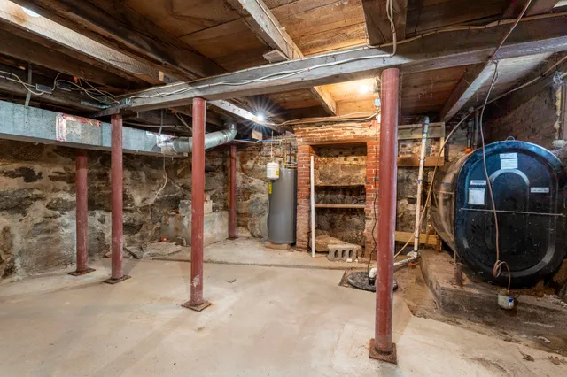 $329,990 | 237 2nd New Hampshire Turnpike, Hillsborough, NH 03244