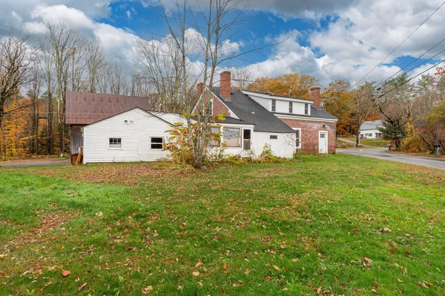 $329,990 | 237 2nd New Hampshire Turnpike, Hillsborough, NH 03244