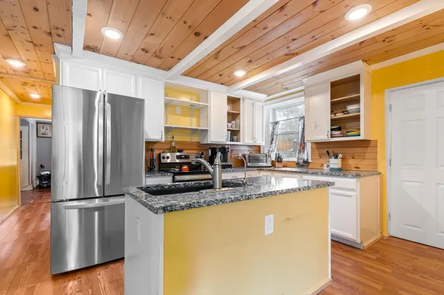 $329,990 | 237 2nd New Hampshire Turnpike, Hillsborough, NH 03244