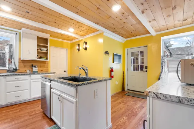 $329,990 | 237 2nd New Hampshire Turnpike, Hillsborough, NH 03244