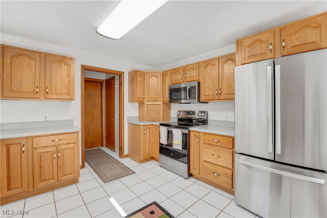 14705 Hubbard Road Burton, OH 44021 - Photo 4 of 28