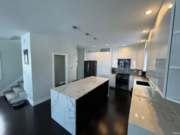 $799,000 | 2131 Boulevard Street, Rochester, IN 46975