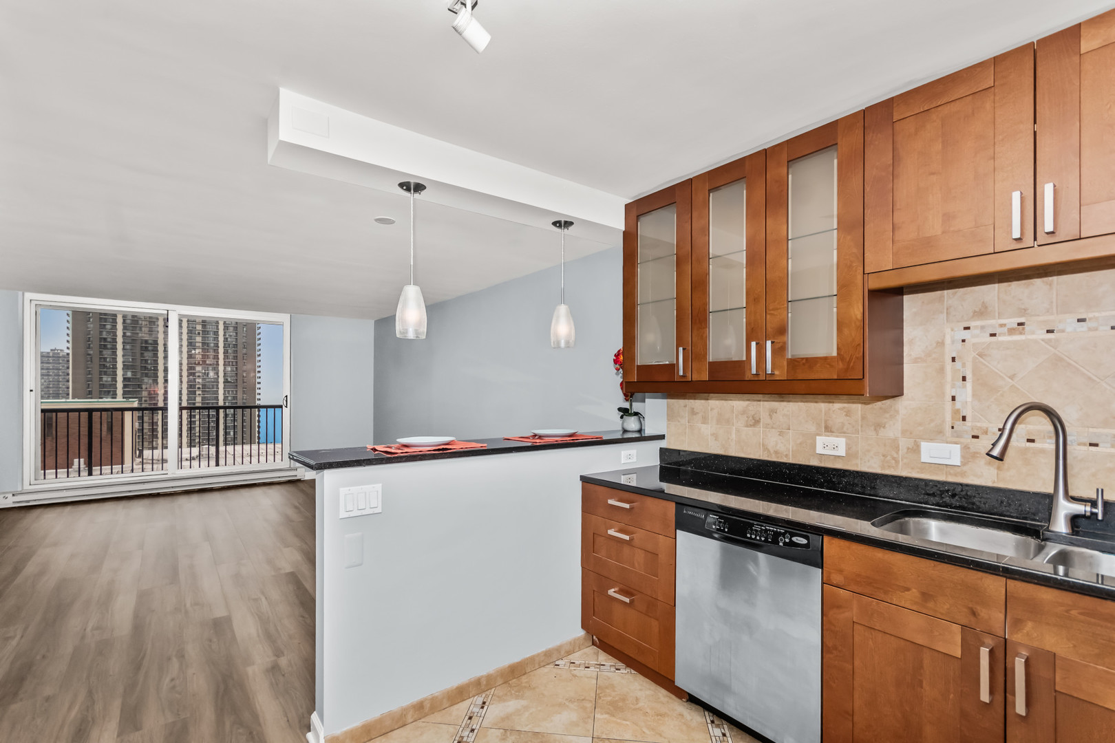 5855 North Sheridan Road, Unit 19F Chicago, IL 60660 - Photo 4 of 25 Gallery Image 4