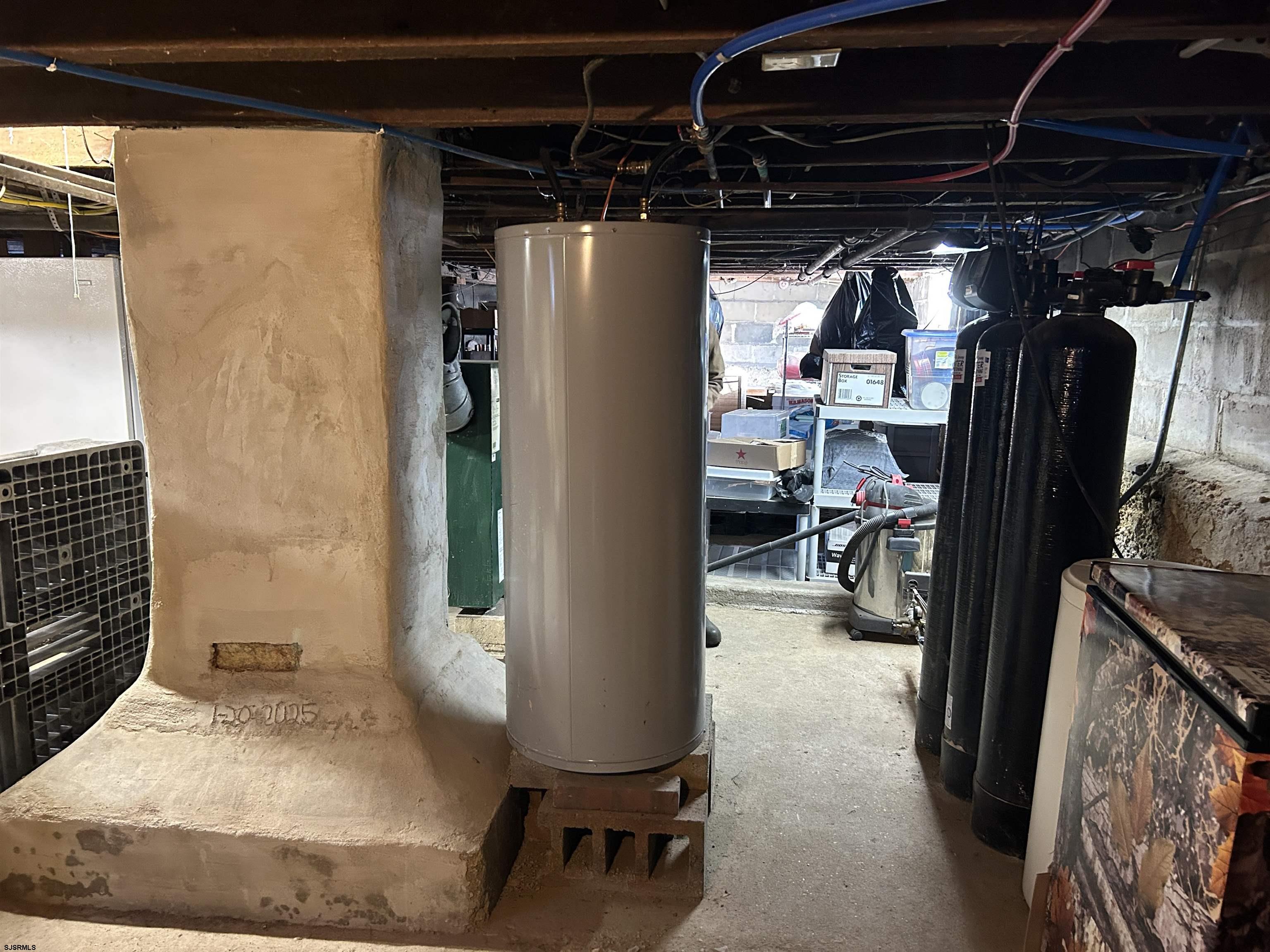 390 Jones Island Road Cedarville, NJ 08311 - Photo 30 of 41 a view of a storage room