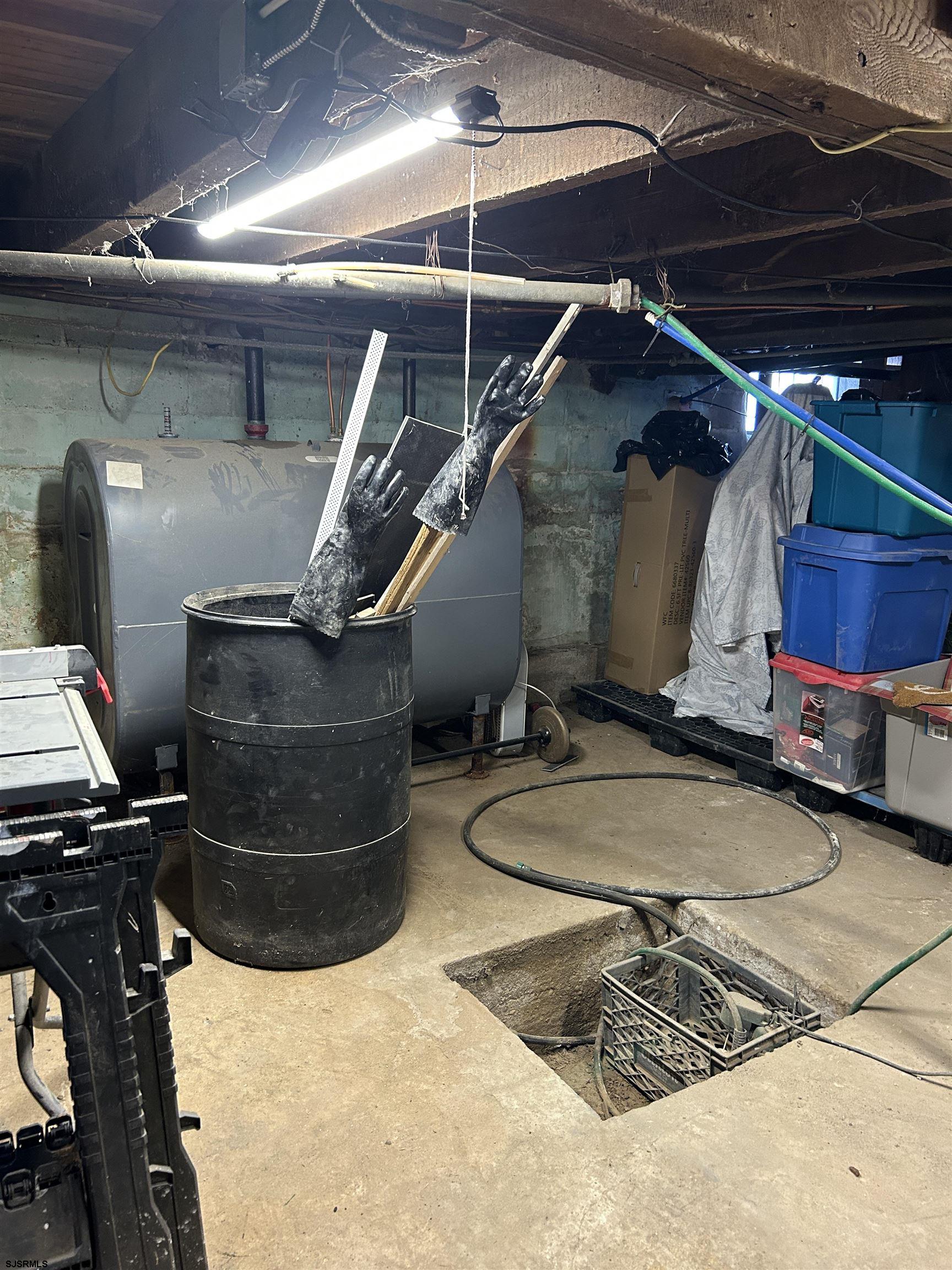 390 Jones Island Road Cedarville, NJ 08311 - Photo 31 of 41 a room with gym equipment