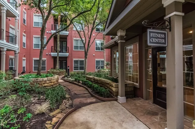 $2,100 | 2400 McCue Road, Unit 248, Houston, TX 77056