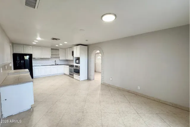 $2,399 | 1732 South McKemy Street, Tempe, AZ 85281