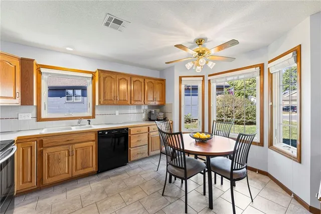 $325,000 | 1009 Southwest 7 Street, Lee's Summit, MO 64081