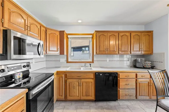 $325,000 | 1009 Southwest 7 Street, Lee's Summit, MO 64081