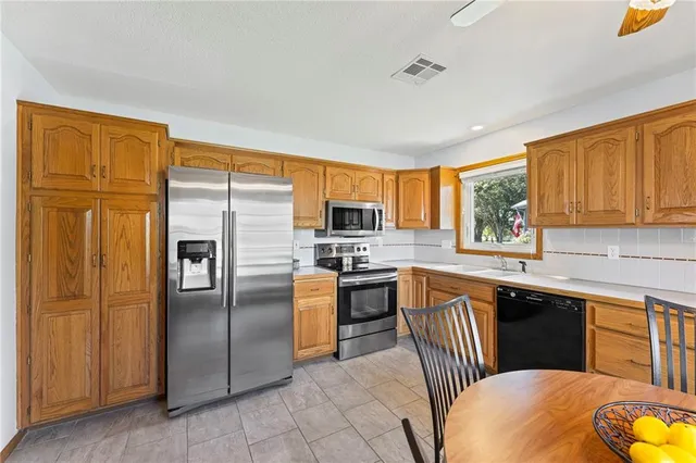 $325,000 | 1009 Southwest 7 Street, Lee's Summit, MO 64081