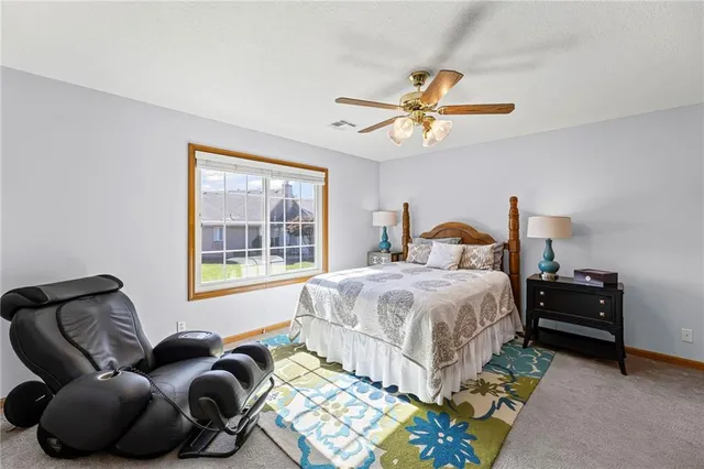 $325,000 | 1009 Southwest 7 Street, Lee's Summit, MO 64081