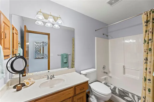 $325,000 | 1009 Southwest 7 Street, Lee's Summit, MO 64081