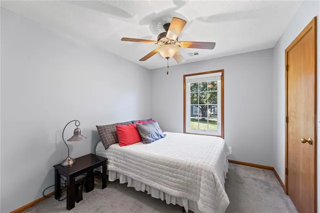 $325,000 | 1009 Southwest 7 Street, Lee's Summit, MO 64081