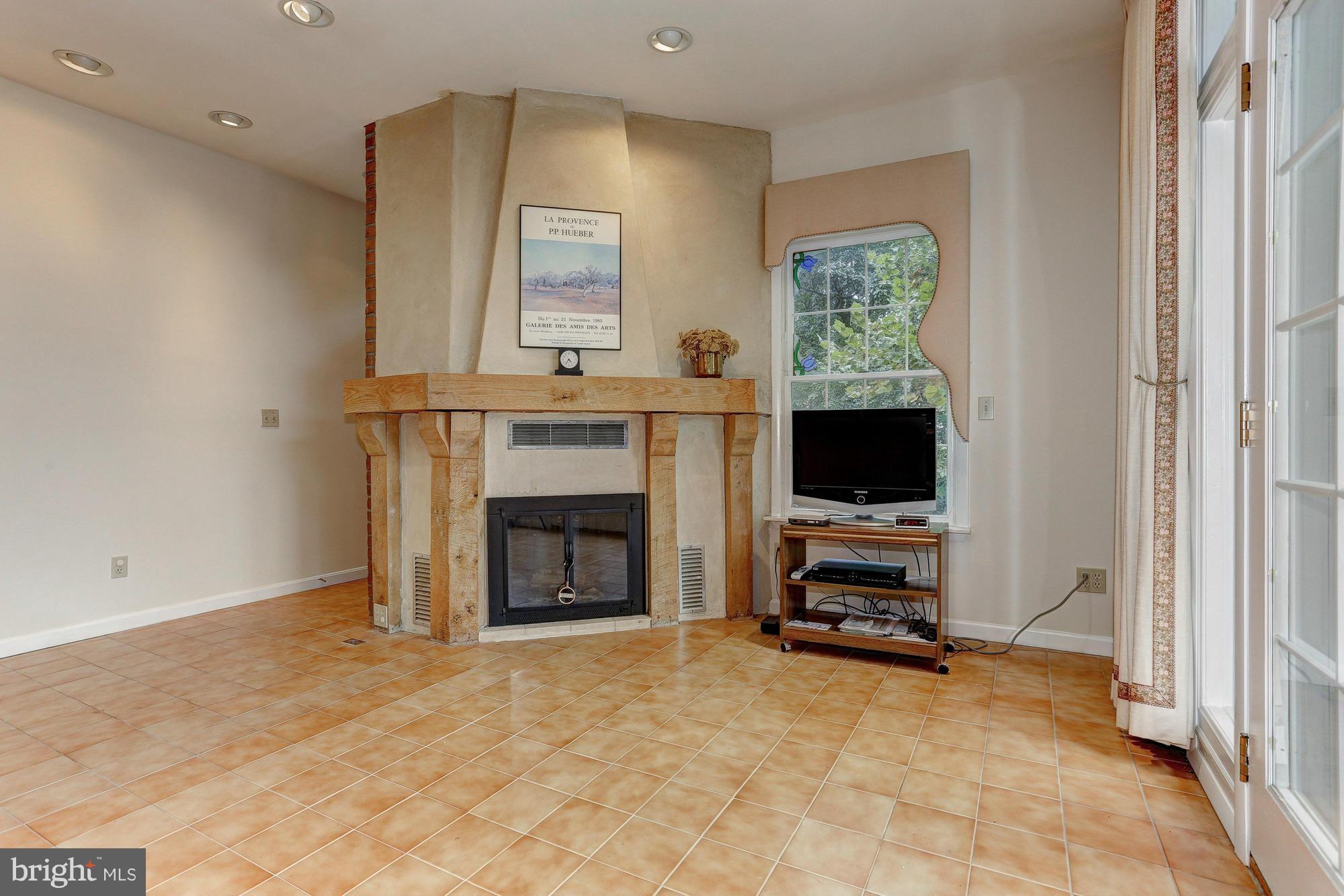 267 Stem Road Union Bridge, MD 21791 - Photo 9 of 18 Living Room