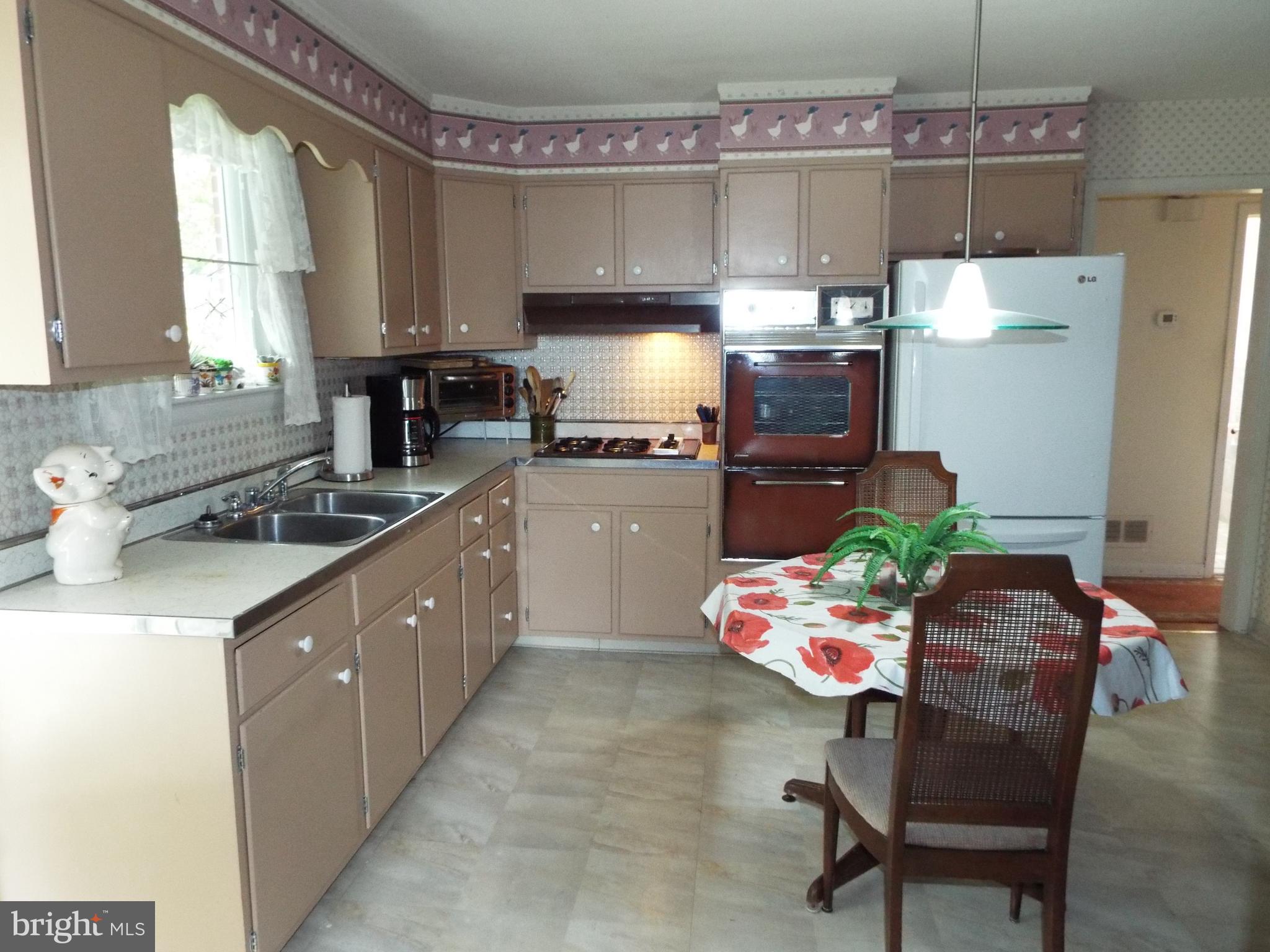 7123 Crestshire Road Baltimore, MD 21222 - Photo 10 of 26 Eat-In Kitchen
