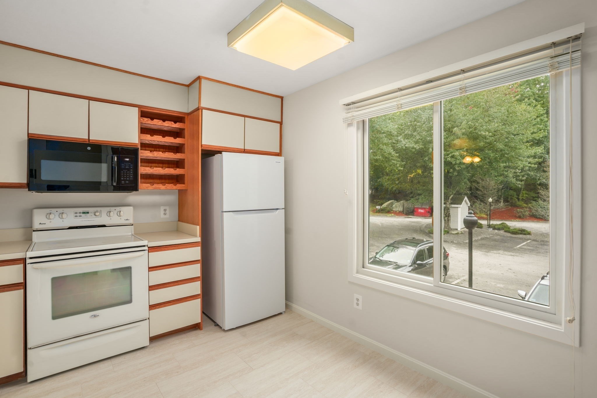 330 Sunderland Road, Unit 22 Worcester, MA 01604 - Photo 3 of 37 Gallery Image 3