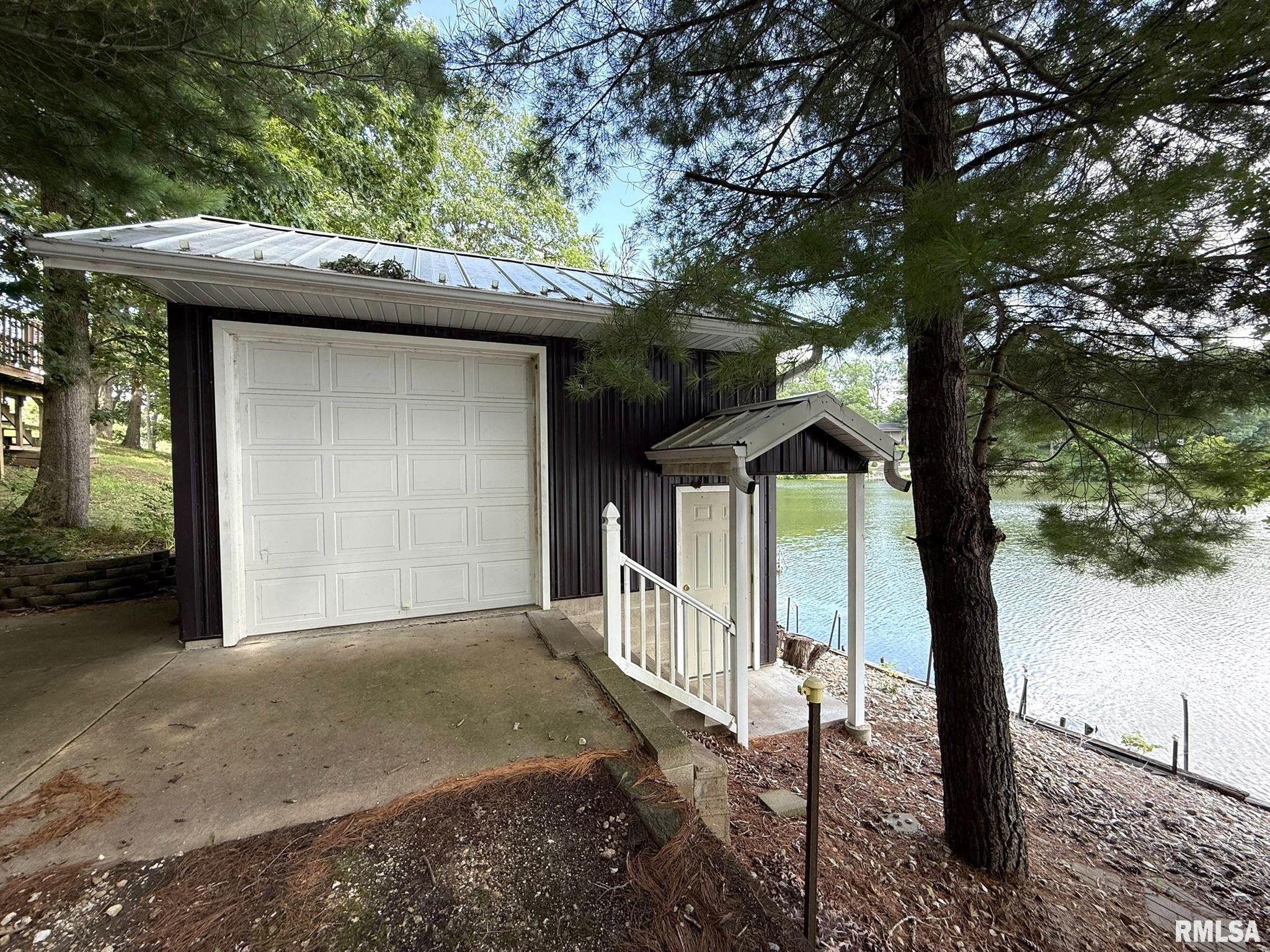 1674 Round House Lane Victoria, IL 61485 - Photo 22 of 50