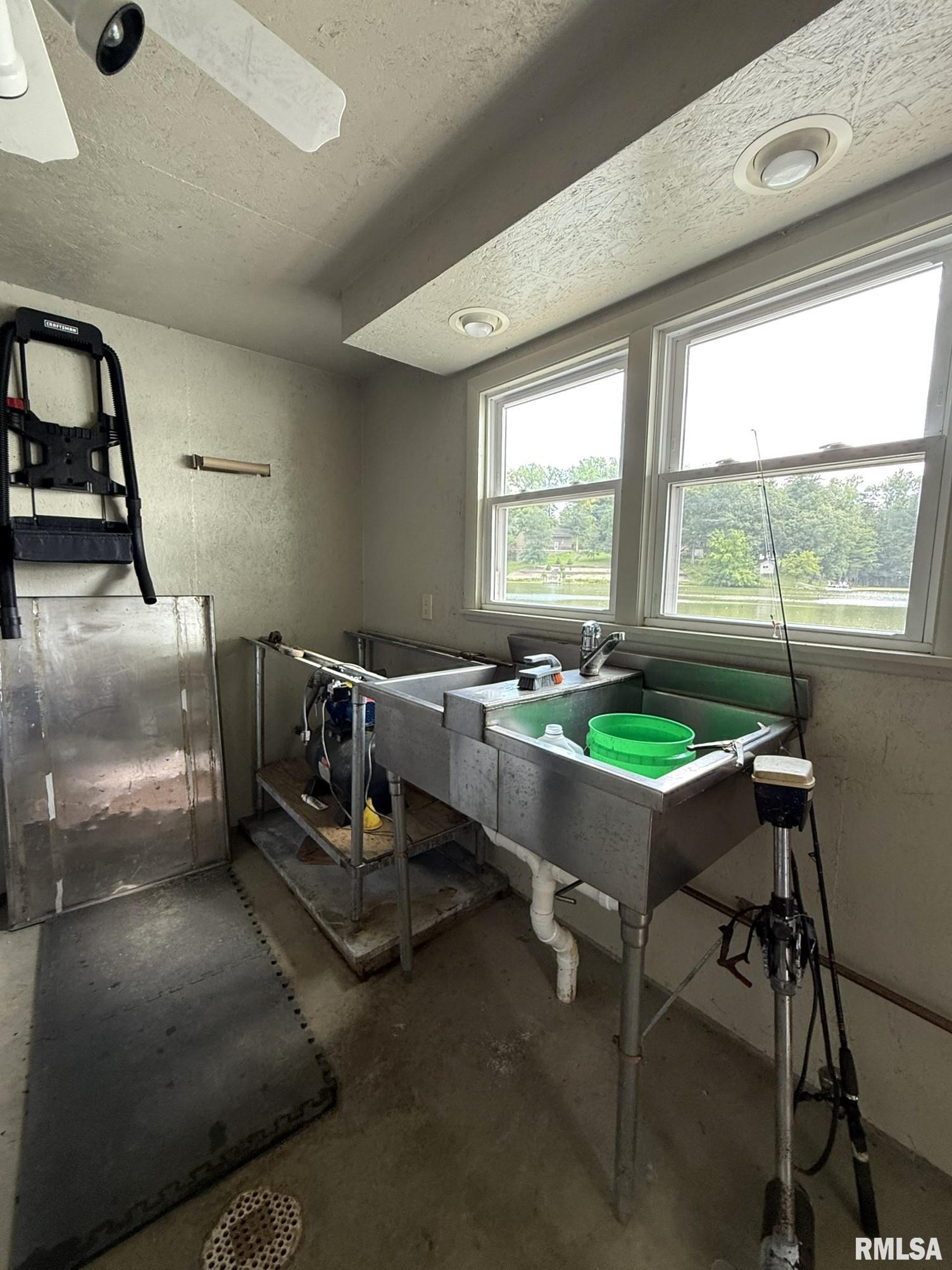 1674 Round House Lane Victoria, IL 61485 - Photo 25 of 50