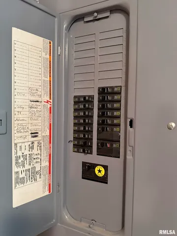 $179,900 | 1674 Round House Lane, Victoria, IL 61485