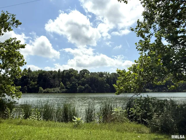 $179,900 | 1674 Round House Lane, Victoria, IL 61485