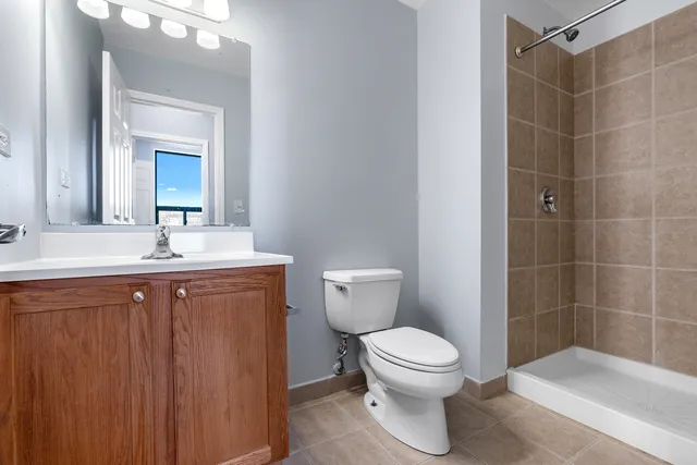 $2,308 | 2451 West Howard Street, Unit 112, Chicago, IL 60645