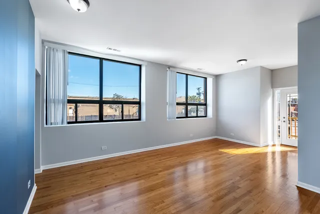 $2,308 | 2451 West Howard Street, Unit 112, Chicago, IL 60645