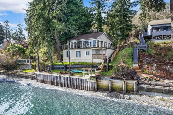 $680,000 | 8032 Southwest Hawthorne Lane, Vashon, WA 98070