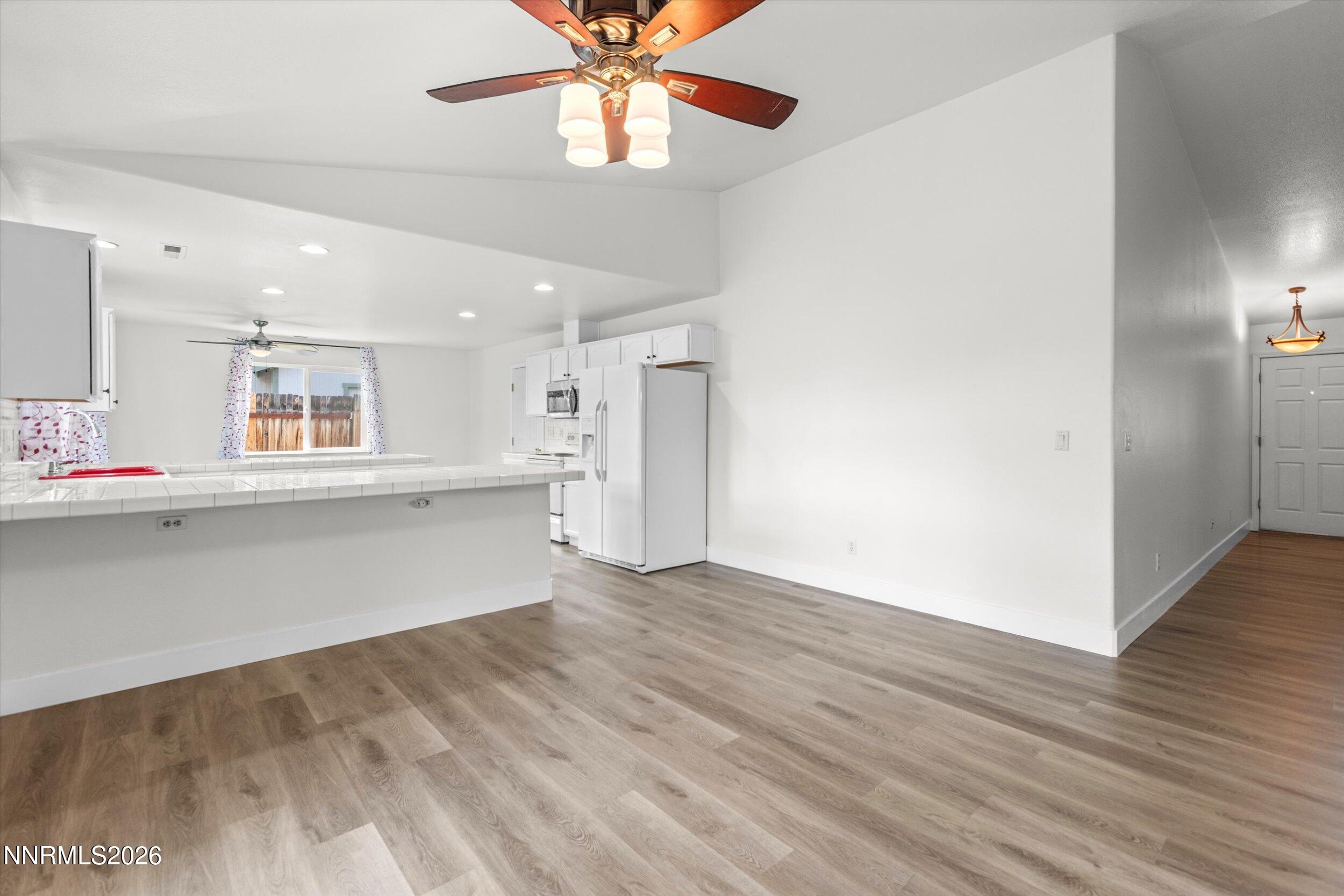 9830 Crystalline Drive Reno, NV 89506 - Photo 15 of 44 11-0Y7A3210