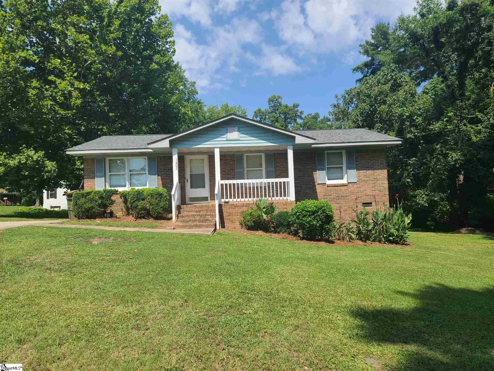 1203 Elizabeth Street Clinton, SC 29325 - Photo 1 of 12 Gallery Image 1
