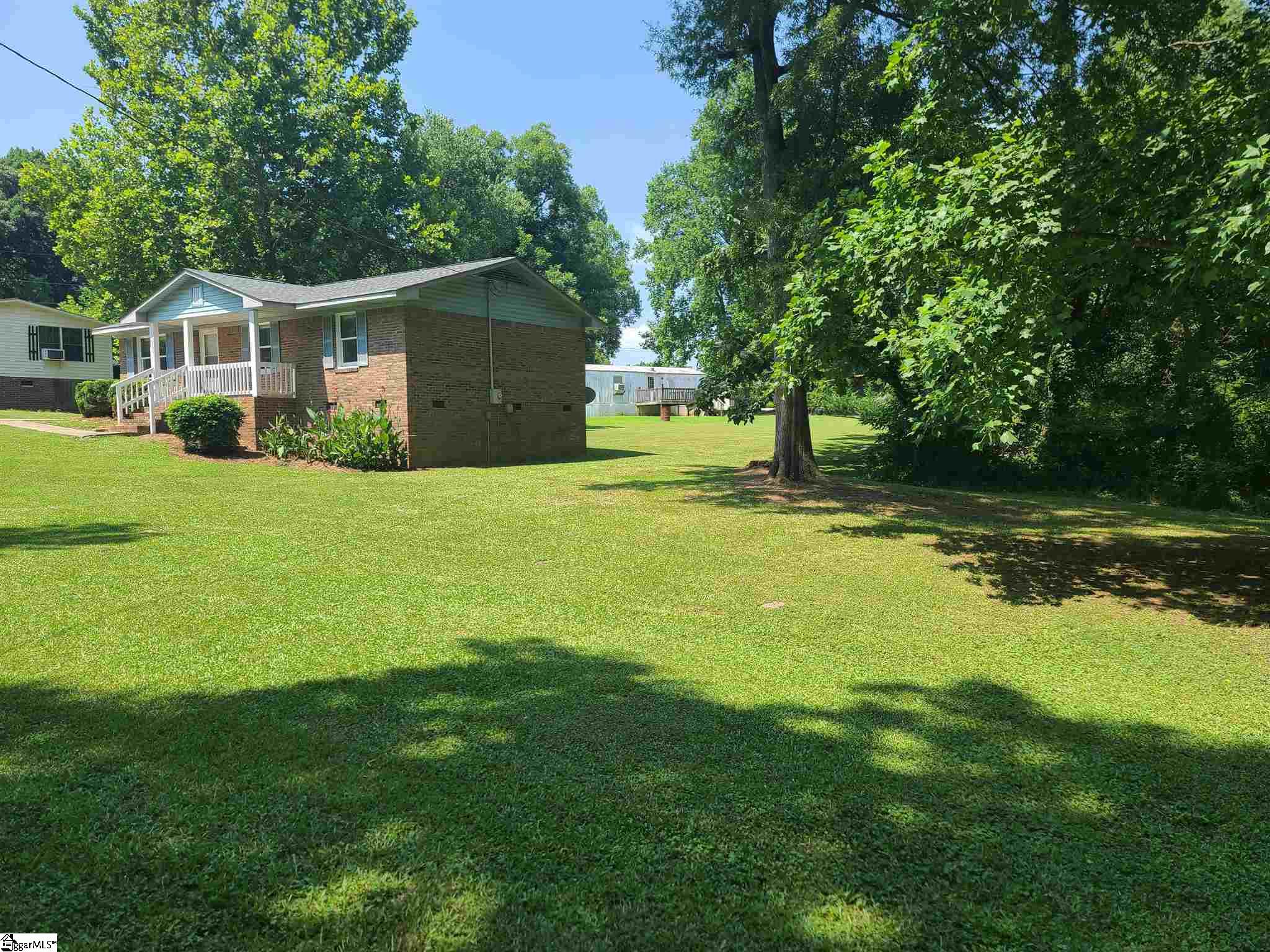 1203 Elizabeth Street Clinton, SC 29325 - Photo 2 of 12 Gallery Image 2
