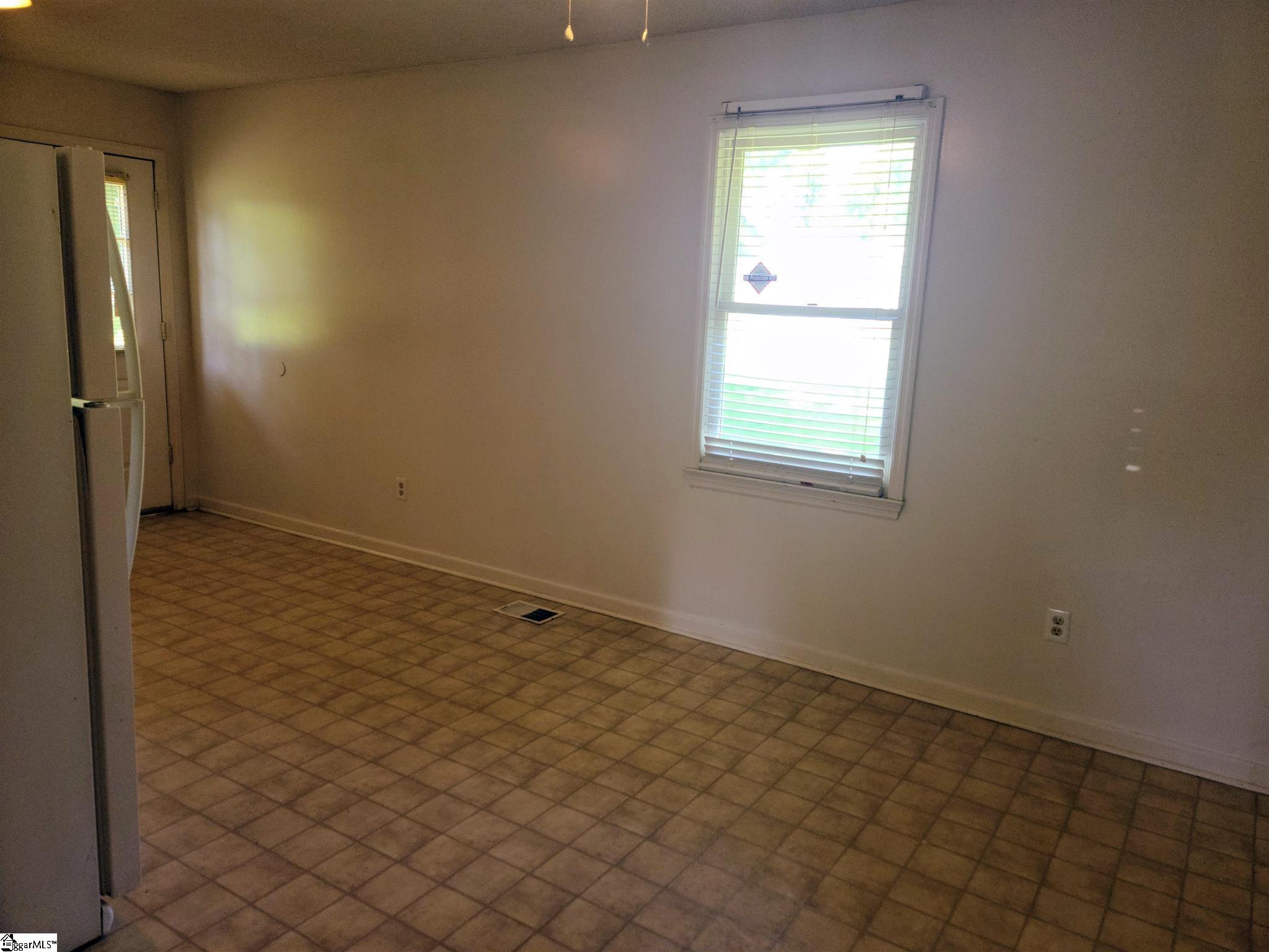 1203 Elizabeth Street Clinton, SC 29325 - Photo 4 of 12 Gallery Image 4