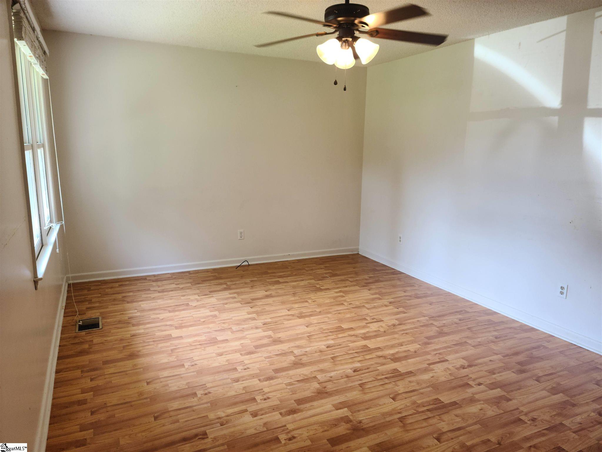 1203 Elizabeth Street Clinton, SC 29325 - Photo 5 of 12 Gallery Image 5
