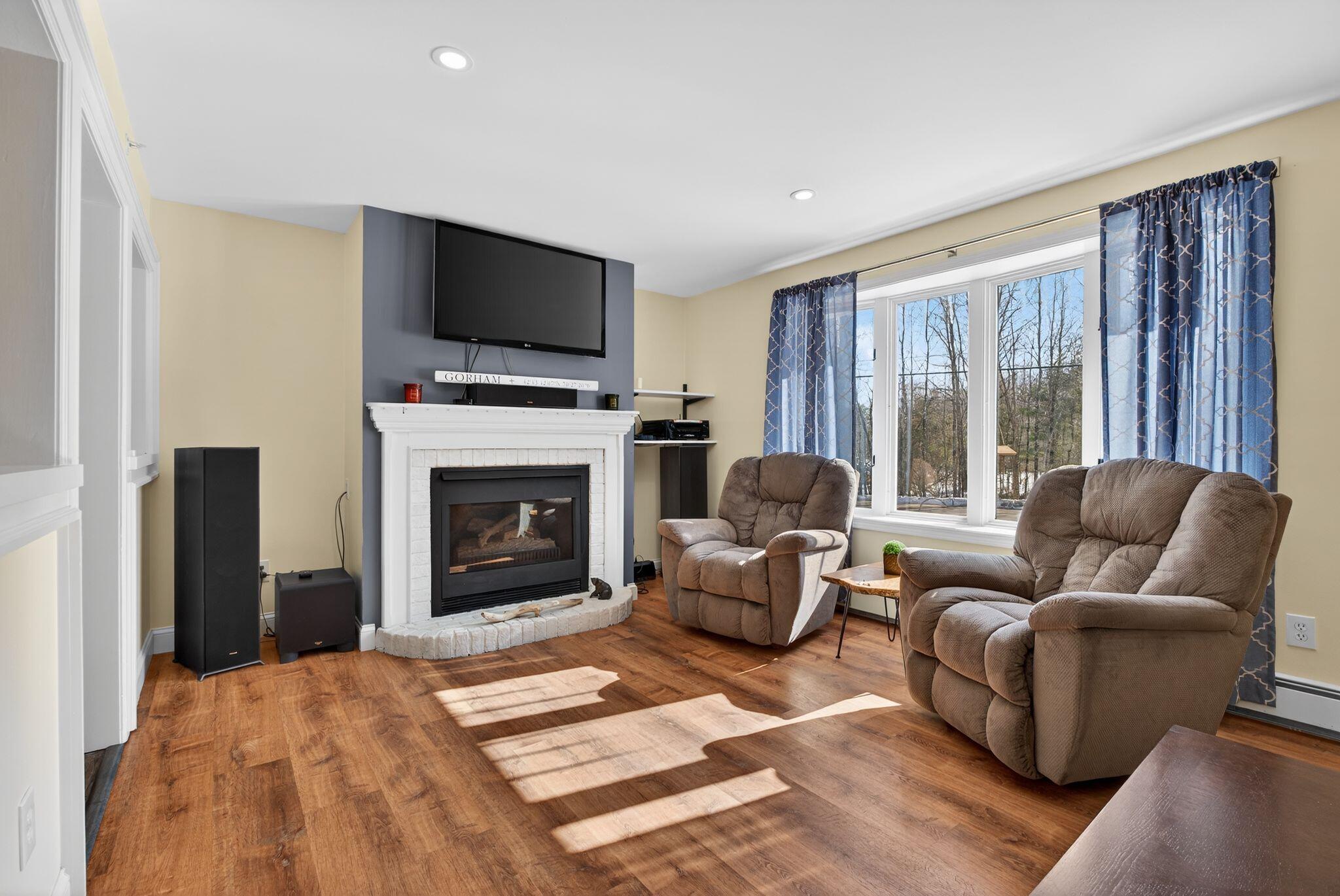 9 Dingley Spring Road Gorham, ME 04038 - Photo 4 of 39 Living Room