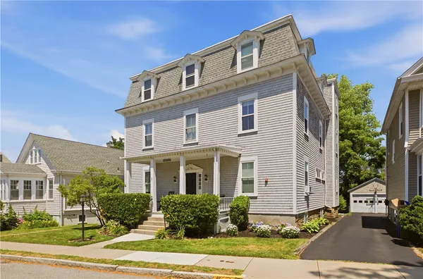 $2,500 | 3 Prairie Avenue, Unit 1, Newport, RI 02840