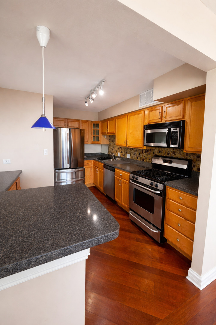 8809 West Golf Road, Unit 11F Niles, IL 60714 - Photo 5 of 9